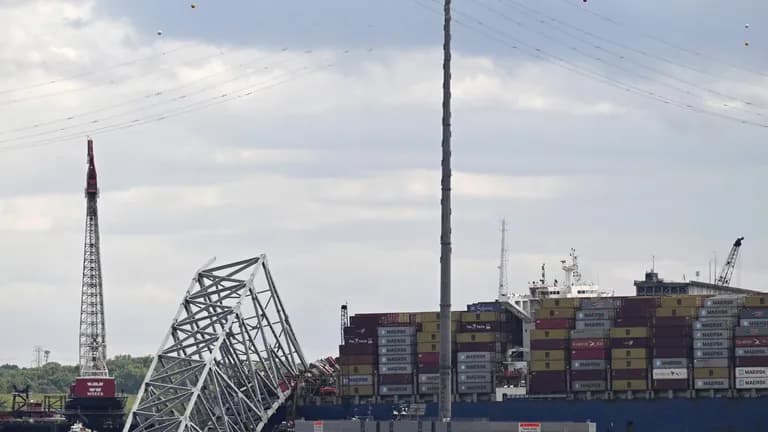  container ship containership container vessel crane flagpole flagstaff pole-0