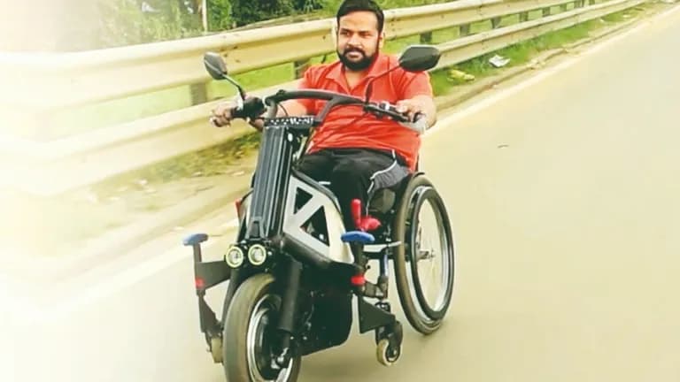  moped tricycle trike velocipede motor scooter scooter crash helmet-0
